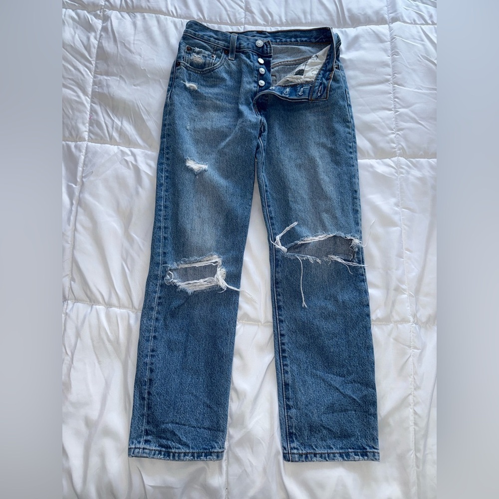 Levi’s Women’s 501 Original Fit Distressed Denim Jeans Size 25 Length 26 - Picture 2 of 8